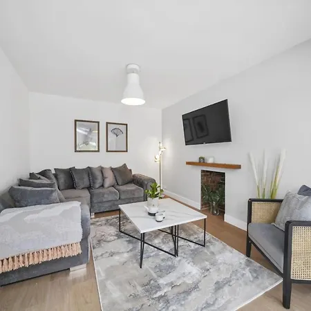 Clarence House-Windsor-Parking-5 Bed-3